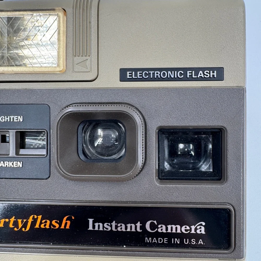 Kodak Partyflash Instant‎ Camera Vintage Tan Brown Made in USA Electronic Flash